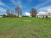 Terrain à SAINT-JUNIEN