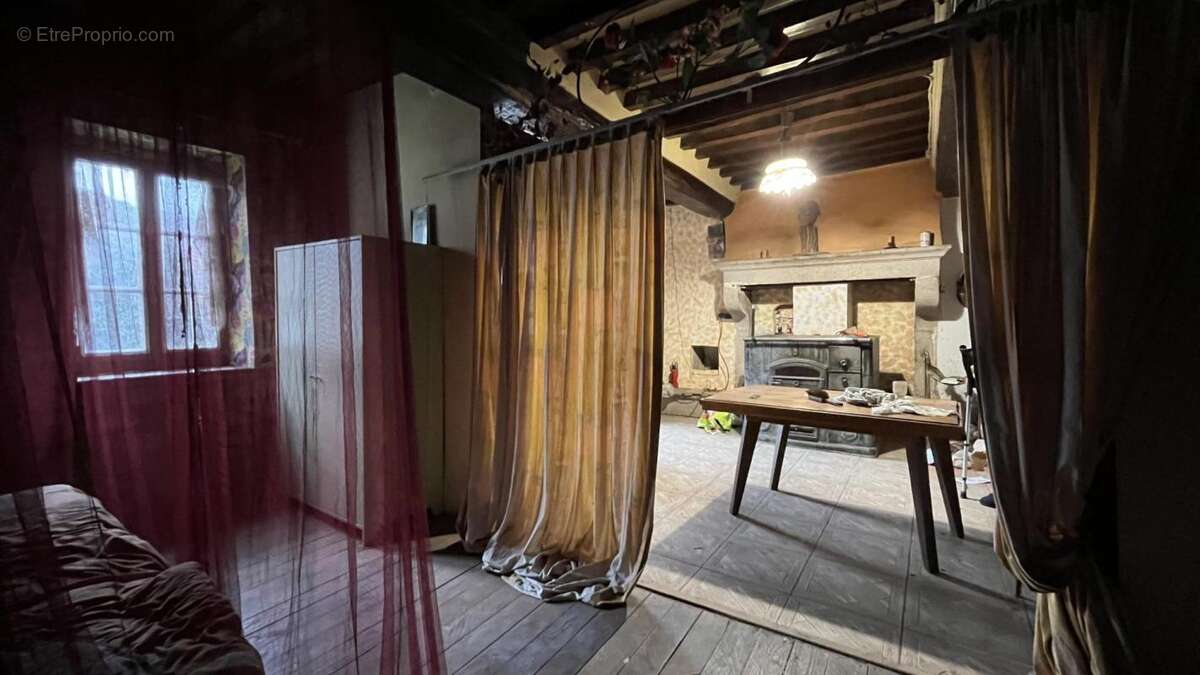 Corps de bâtiment à rénover dans un petit hameau - photo 8