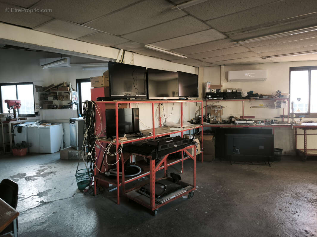 Commerce à SAINT-LAURENT-DE-LA-SALANQUE