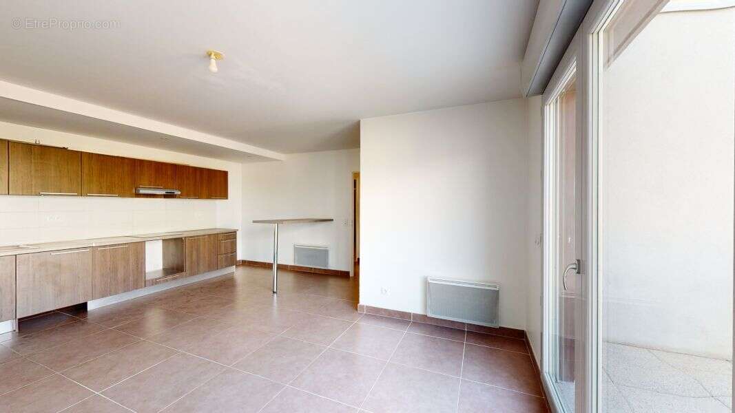 Appartement à MARSEILLE-4E