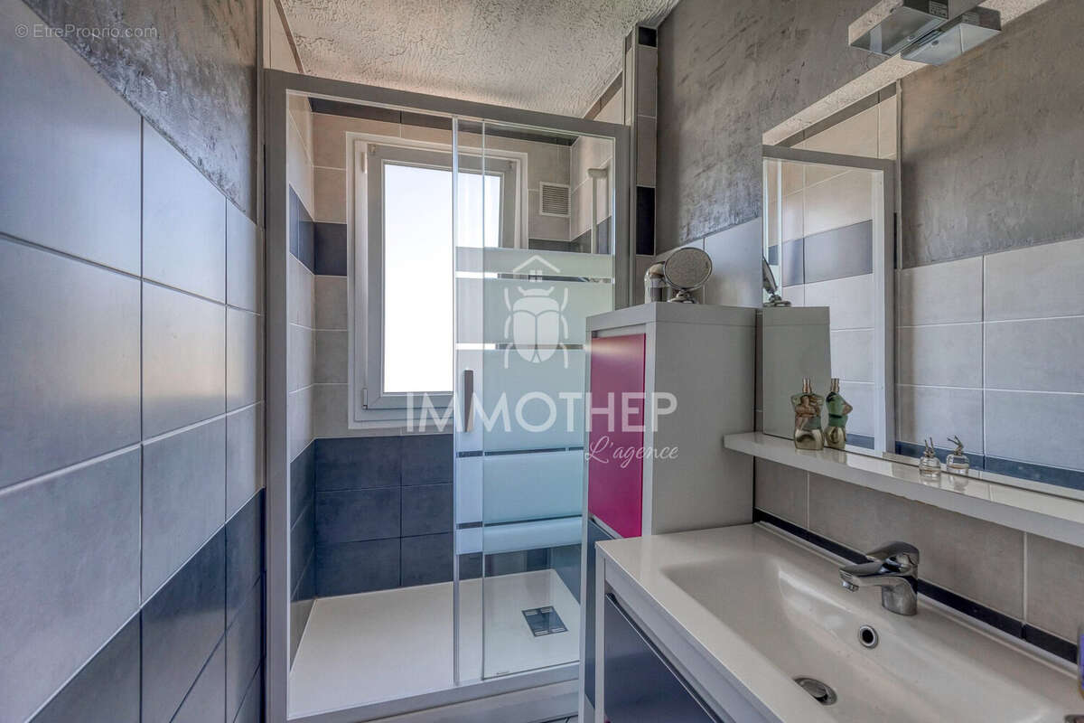 Appartement 73 m² à Eybens  - photo 9