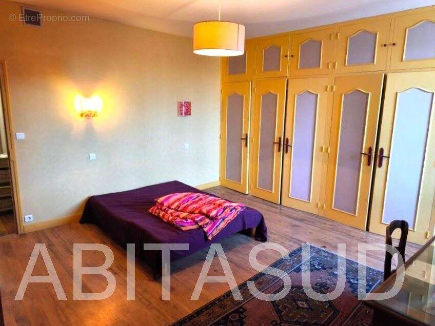 REALMONT Belle maison ancienne 242 m² beaux volumes 4 chambres - photo 9
