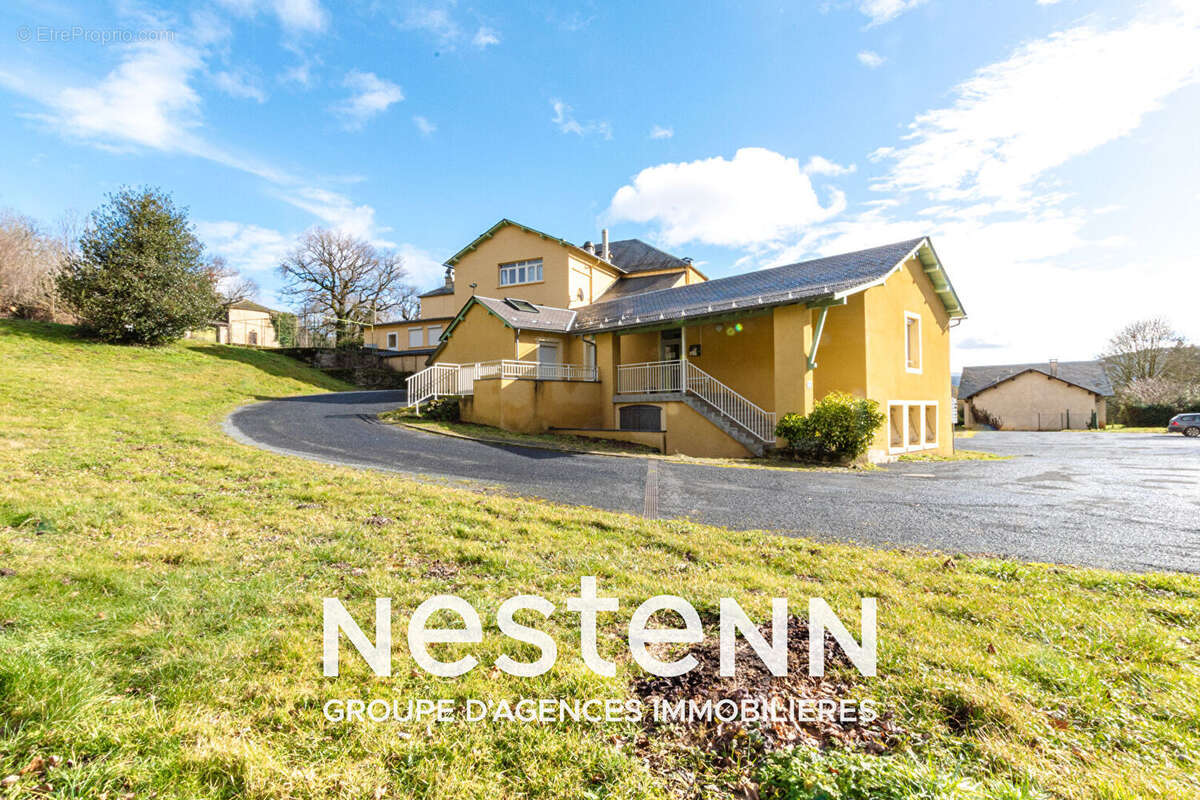 Ensemble immobilier de 8 bâtiments dont 2 maisons, 2300 m2 de surface utile sur 3 hectatres - photo 24