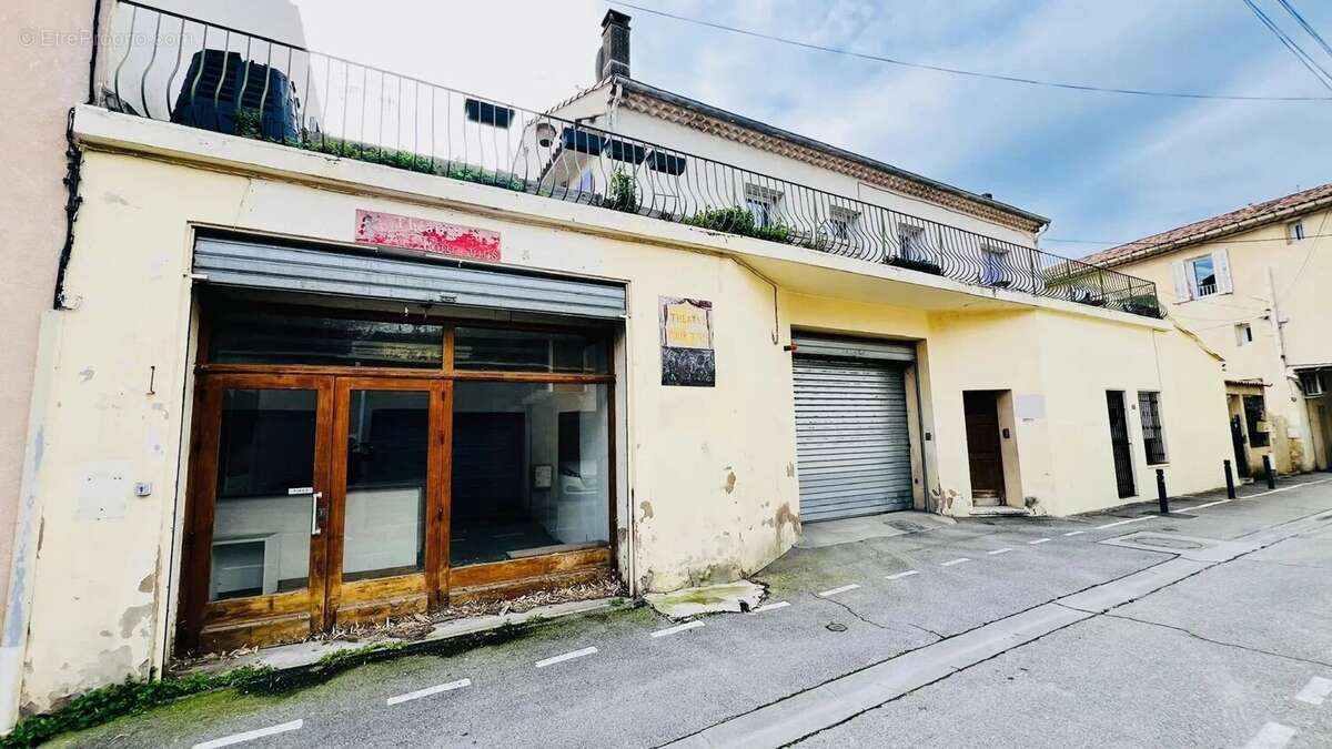 Grand Local en R+1 de 209 m² - Centre-ville - photo 4