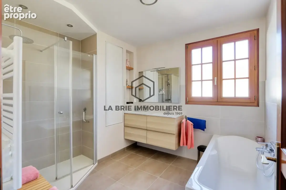 Maison 7 pièces 197 m² à vendre à Villecresnes (94440) - photo 9