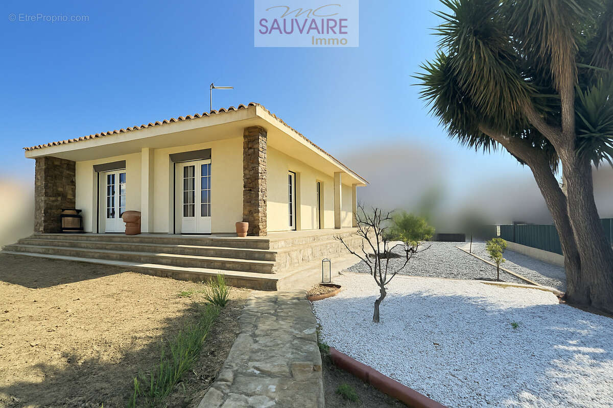 Maison à SAINT-LAURENT-DE-LA-SALANQUE