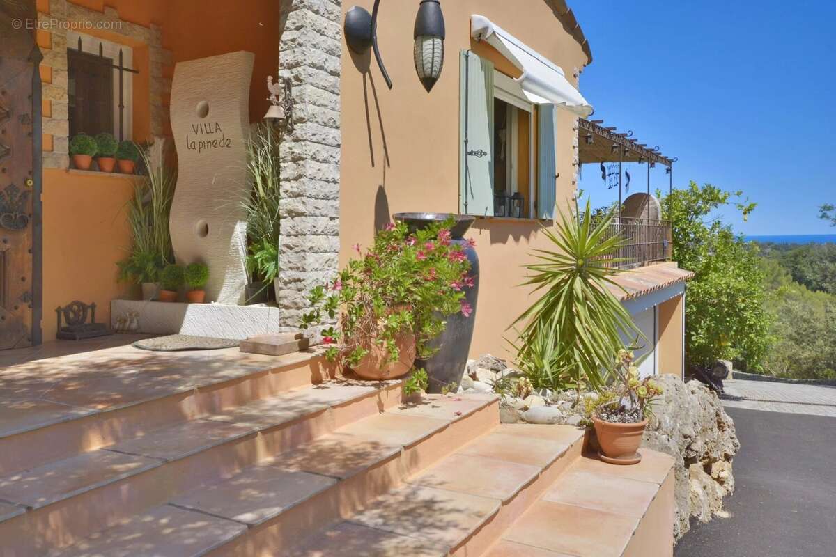 Maison 300 m² à Biot  - photo 15