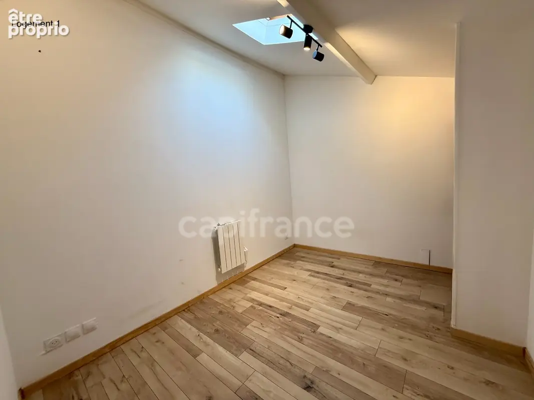 Maison avec deux logements indépendants : une opportunité rare pour habiter, investir ou réunir plusieurs générations - photo 5