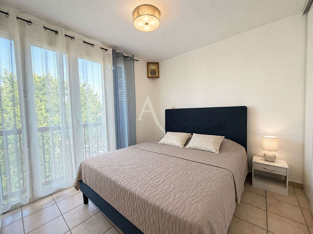 Appartement type 3/4 lumineux avec parking cave proche centre ville - photo 3