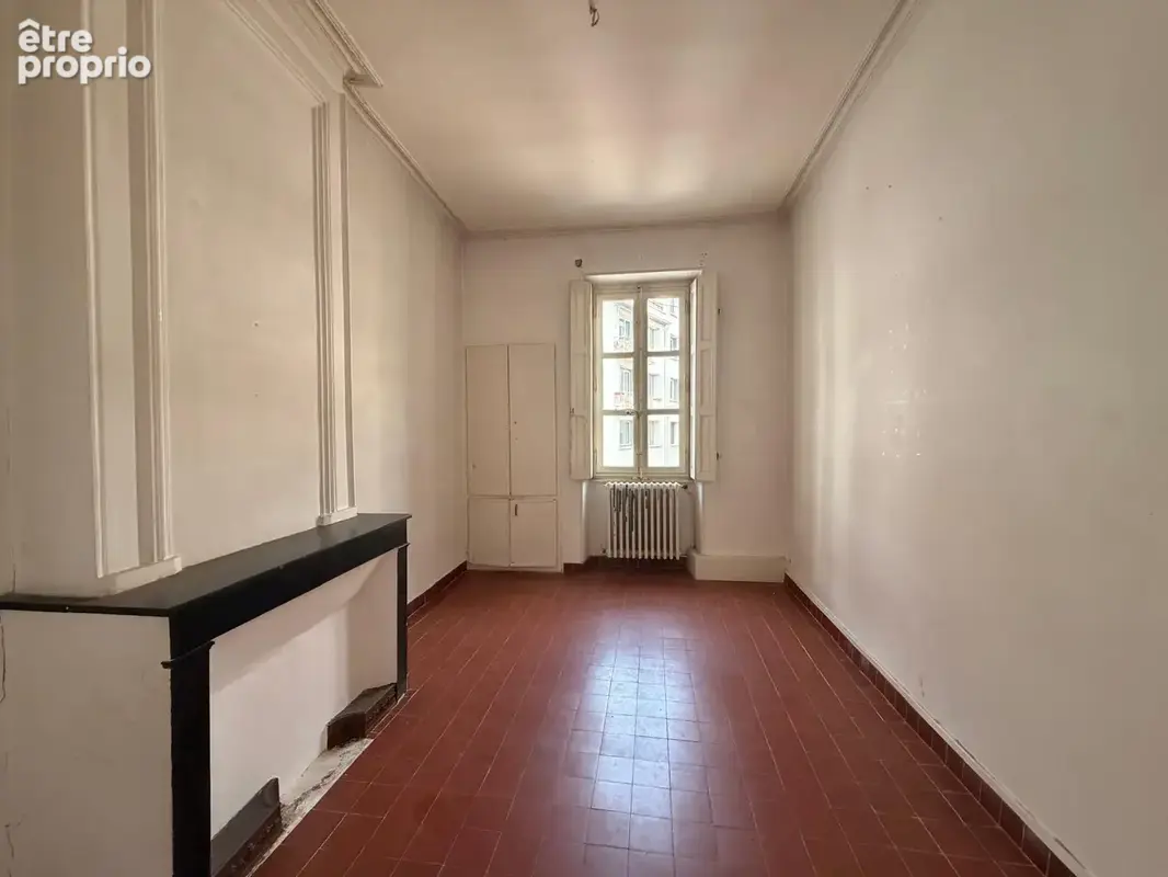 NIMES ARENES Maison de ville 7 pièces de 182 m2 avec jardin et dépendance - photo 8