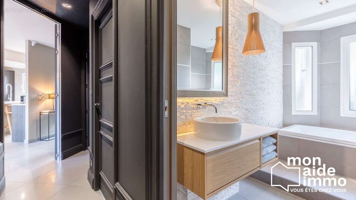 Maison à FARGUES-SAINT-HILAIRE