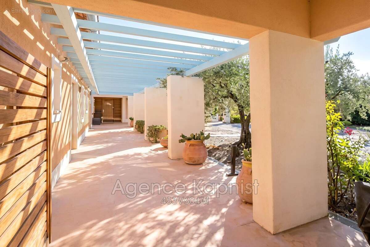 Maison 350 m² à Flayosc  - photo 8