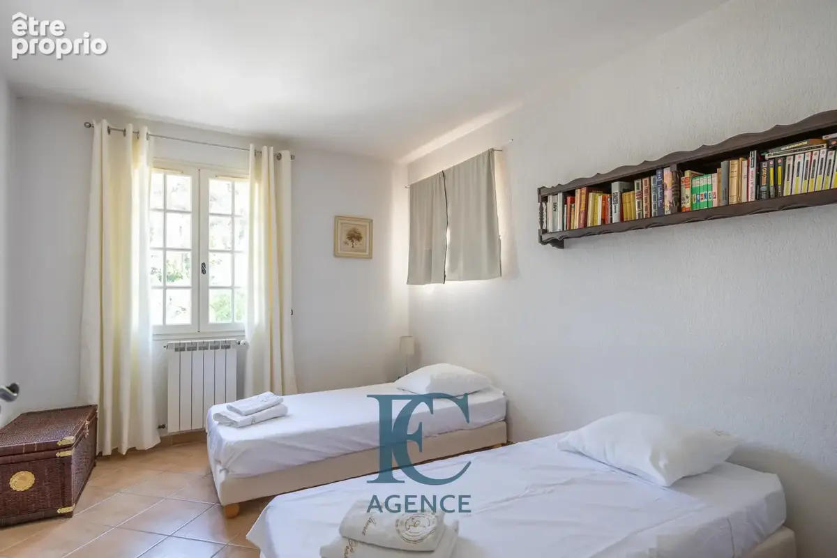 Maison de 190 m2 au coeur de la pinède de La Cride - photo 10