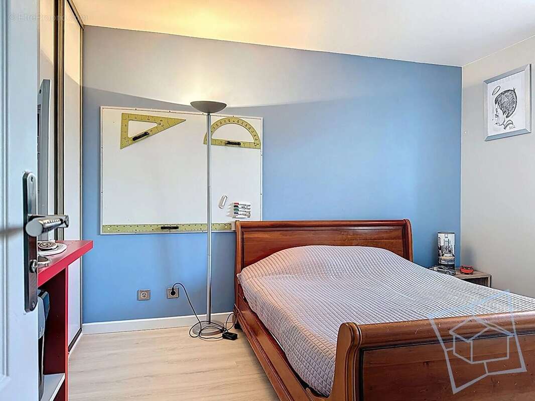 Maison à VOISINS-LE-BRETONNEUX