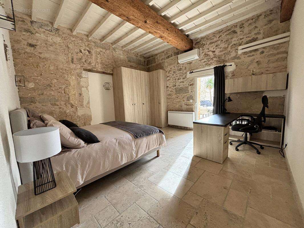 Maison à MAUGUIO
