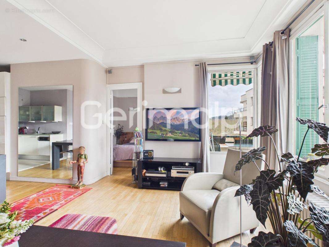 Vente - Appartement - 3 pièces + cuisine - 64 m² - 530 000 € - - photo 3