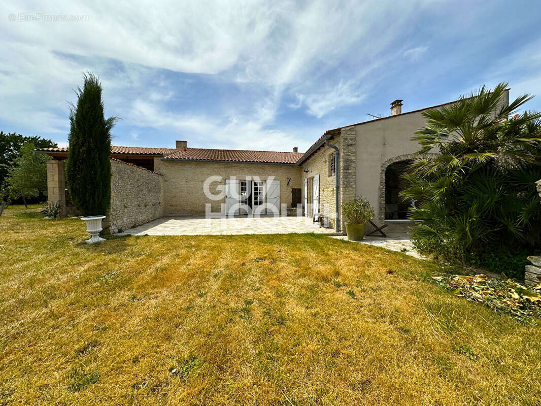 Maison à SAINT-JEAN-DE-LIVERSAY