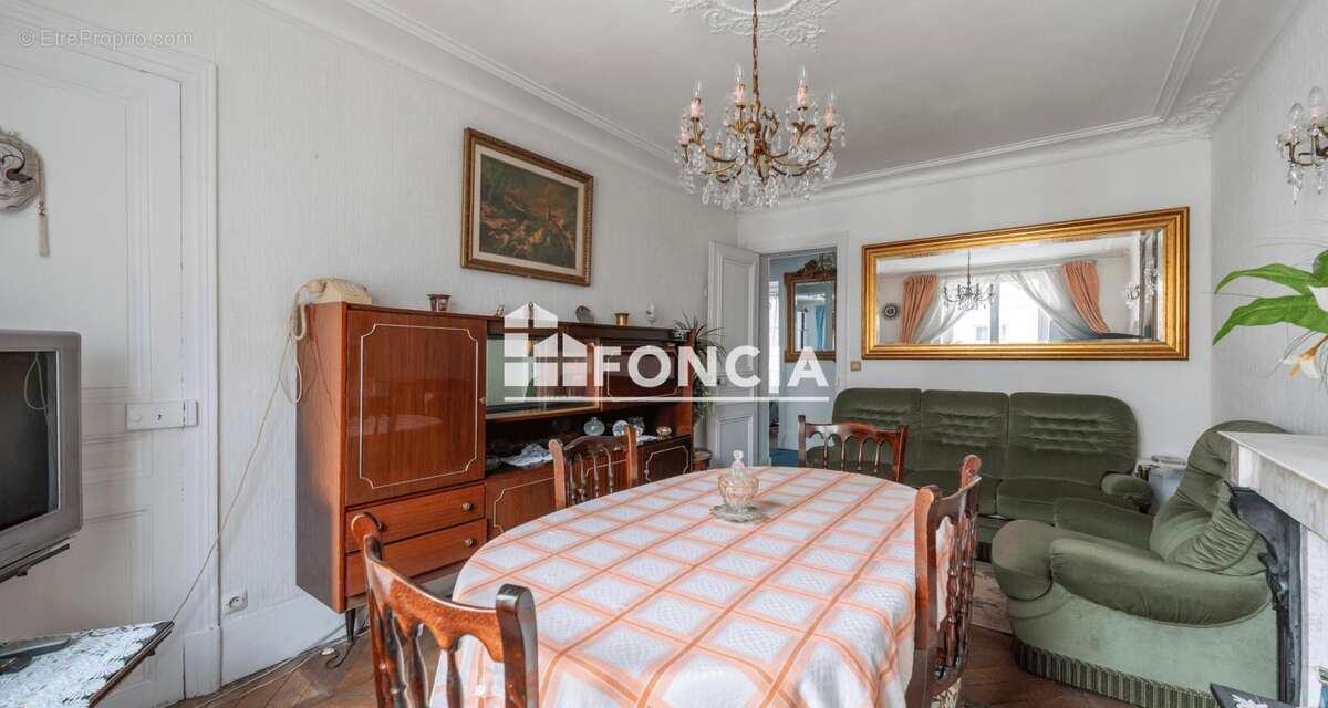 Appartement à PARIS-18E