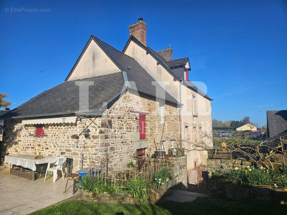 Maison à VILLAINES-LA-JUHEL