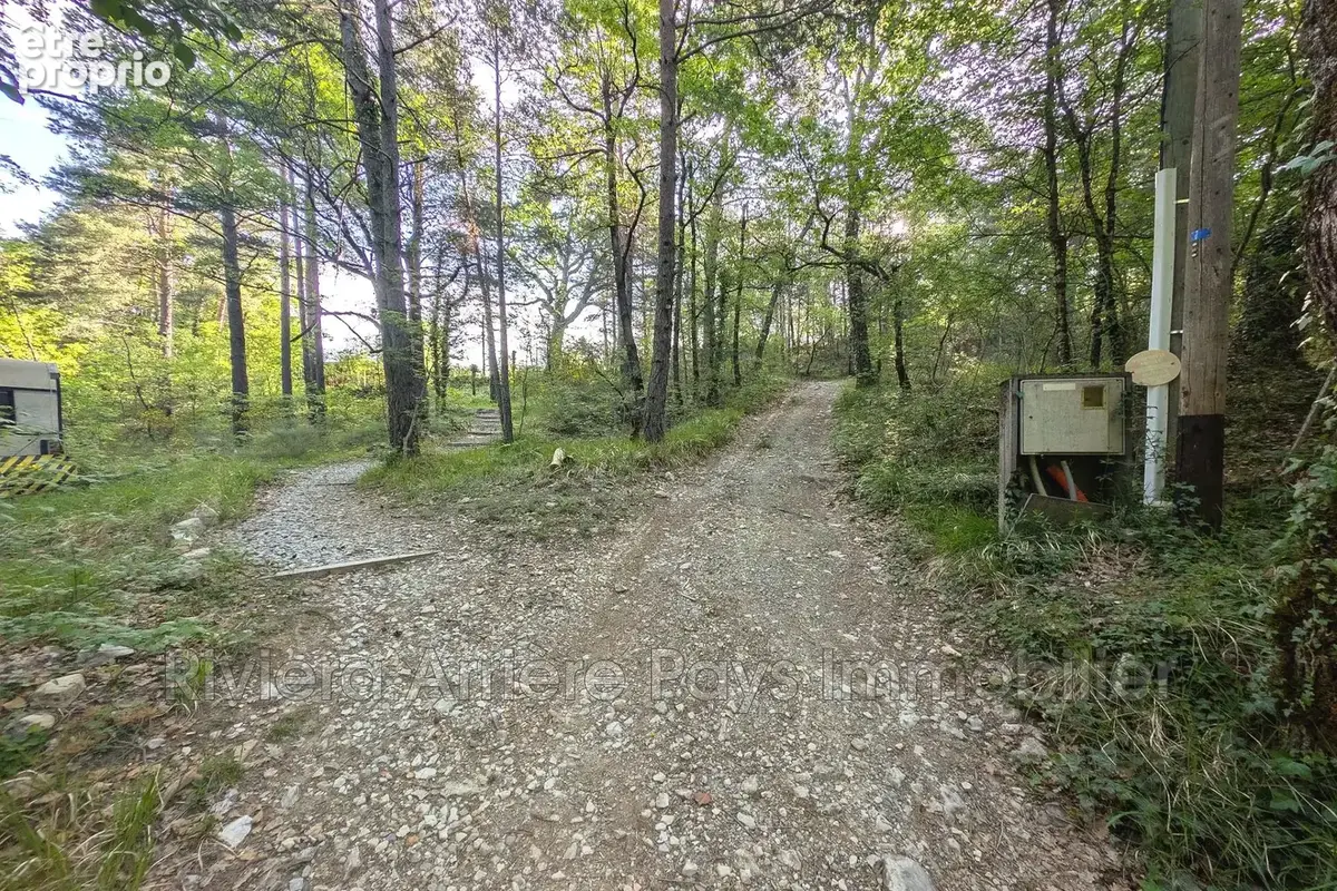 Terrain à VAL-DE-CHALVAGNE