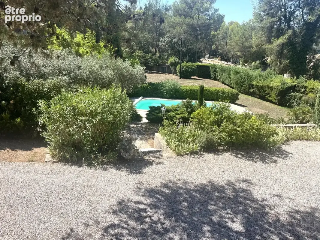 Gardanne maison familiale de 218 m2 au calme sur 3535 m3 de terrain - photo 16