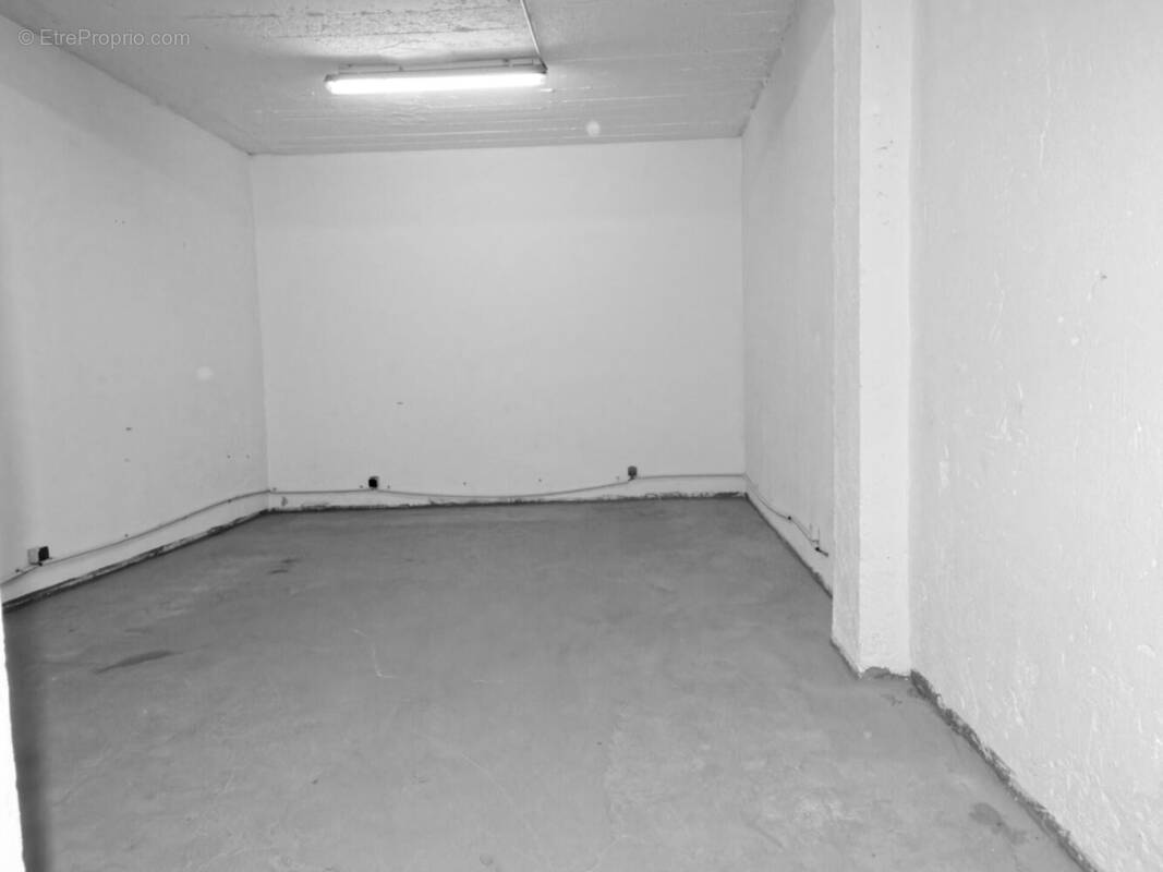 Photo 1 - Commerce à ARGENTEUIL