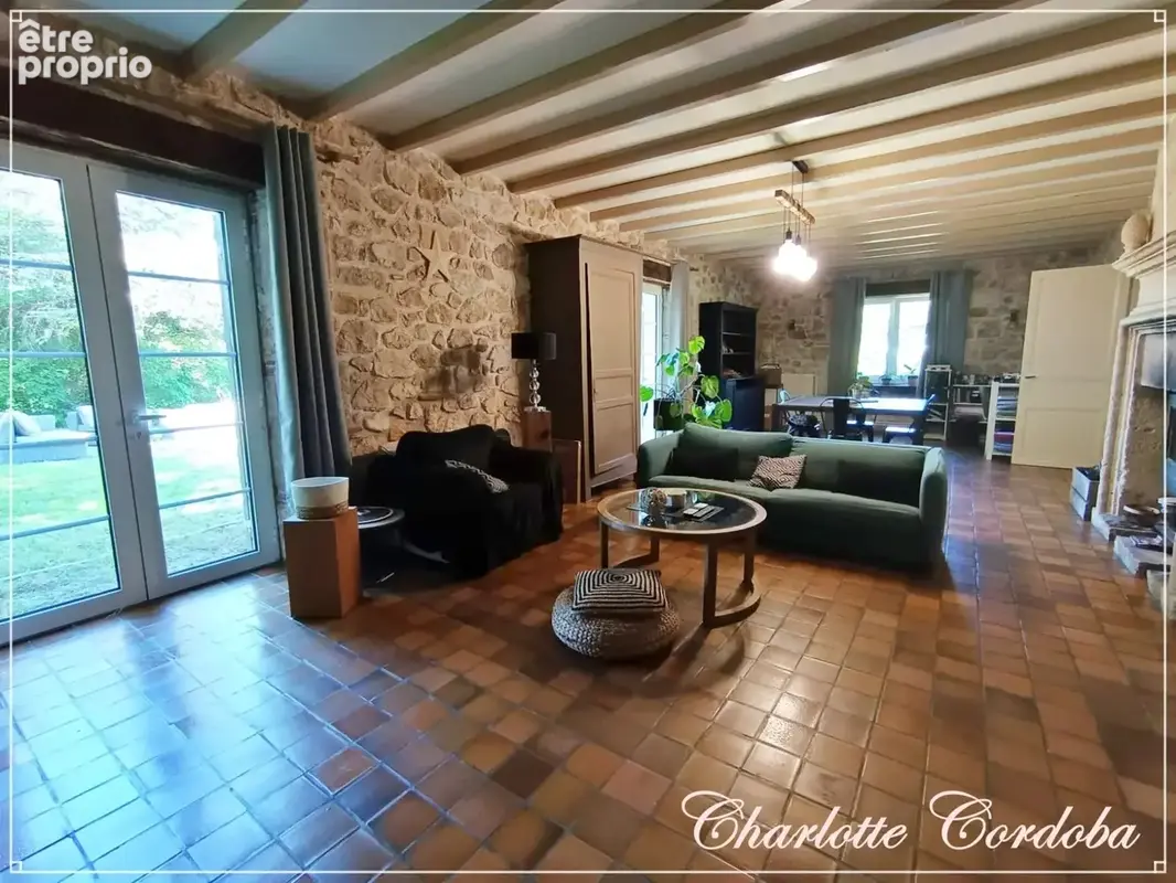 Maison en pierre de 313 m² avec vue panoramique et près de 2 hectares de terrain - photo 6