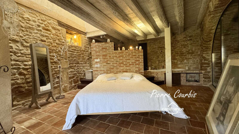 Maison à POUILLY-LE-MONIAL