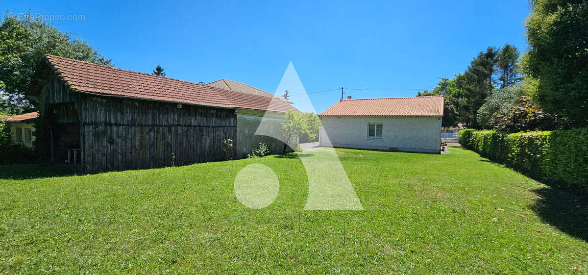 Maison à CHAILLEVETTE