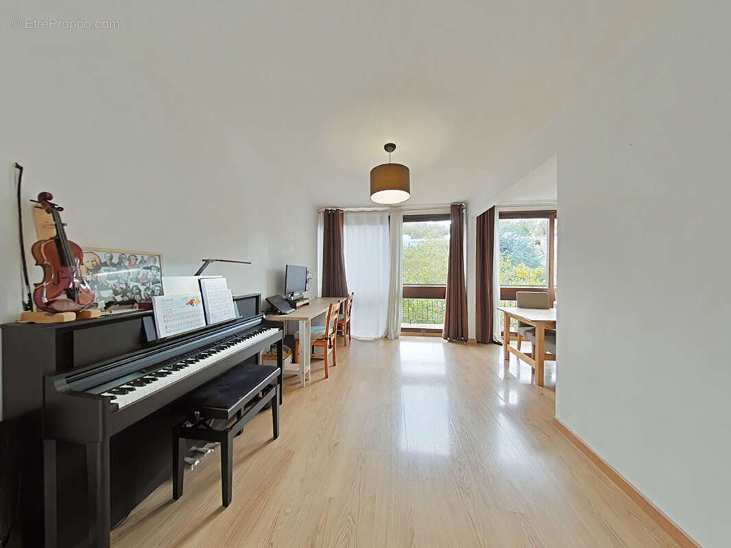 Appartement à FONTENAY-LE-FLEURY