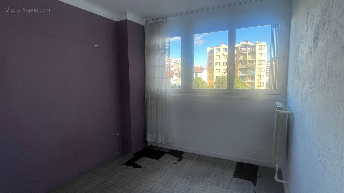 Appartement à MARSEILLE-5E