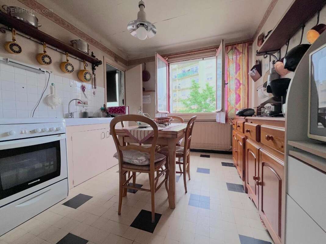 Appartement 77 m² à Decines-Charpieu  - photo 5