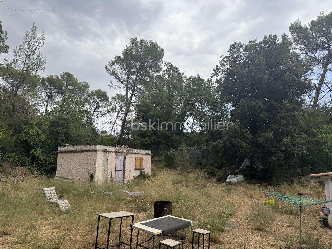 À La Roquebrussanne (83136), maison de plain-pied rénovée avec studio indépendant sur 1 650 m² de terrain plat et clôturé - photo 28
