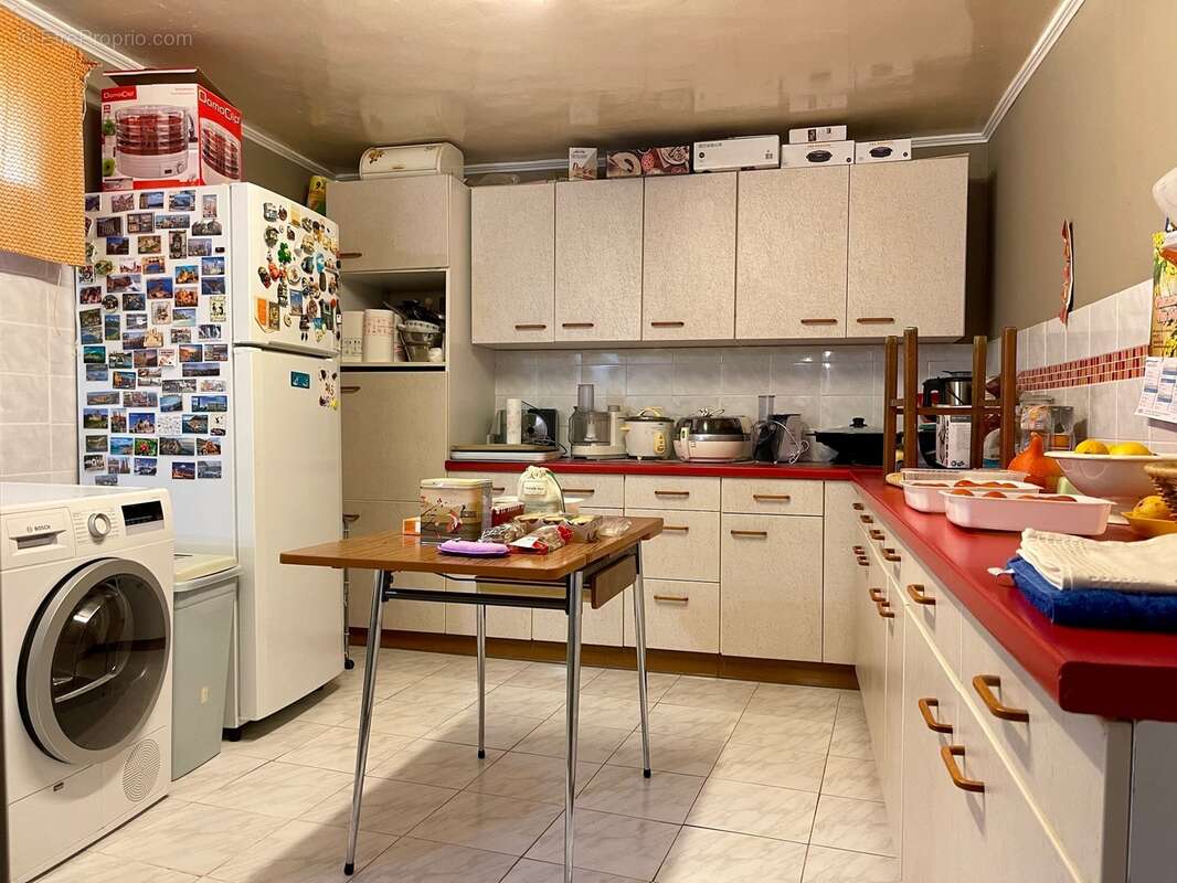 A vendre Bâtisse en pierre rénovée de 235 m² habitables et ses dépendances de 300 m2 - Terrain de 100 000,00 m² - photo 8