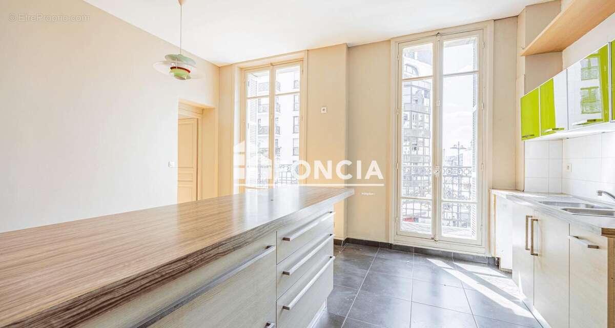 Appartement à PARIS-11E