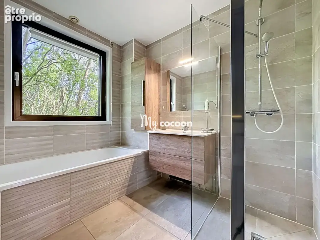 Ecully - Maison 8 pièces - 250 m2 - photo 10