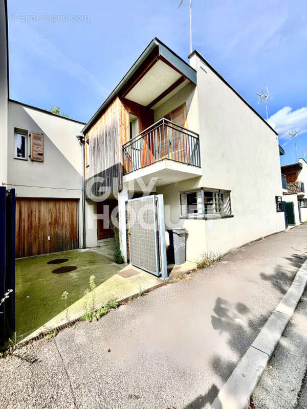 Maison à VAULX-EN-VELIN