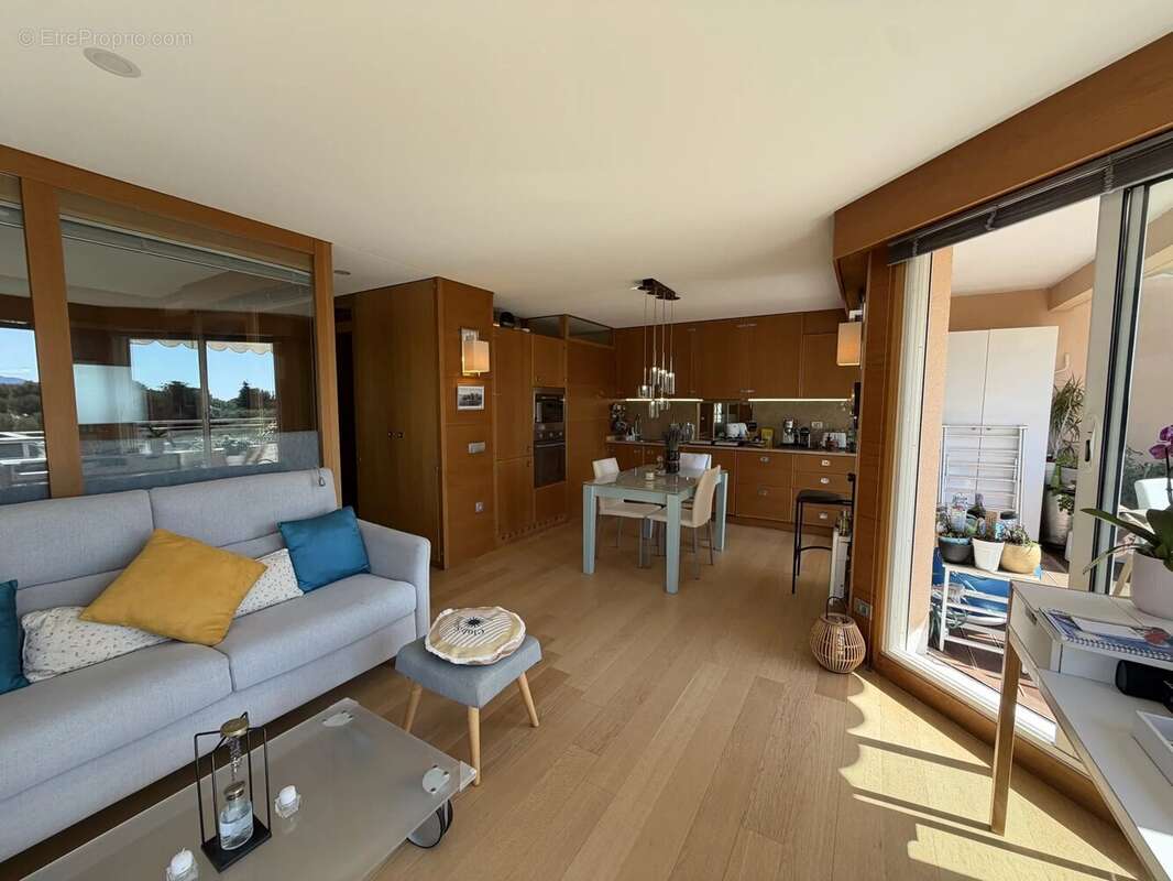 Appartement à ROQUEBRUNE-CAP-MARTIN