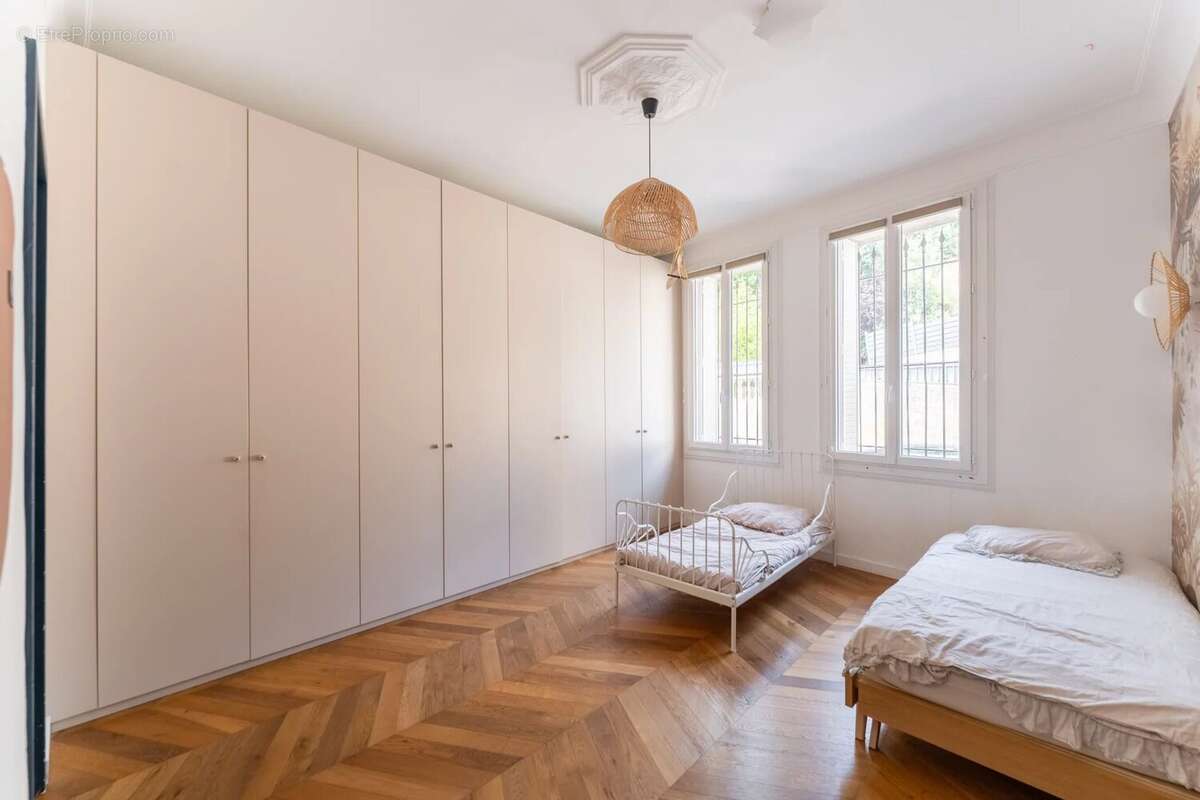 T4 à vendre 140m2 Marseille 13008 - Jardin et Piscine - photo 15