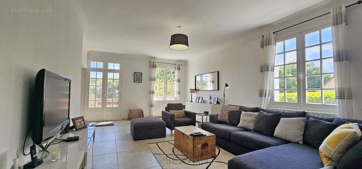 Maison 304 m² à Gourdon  - photo 5