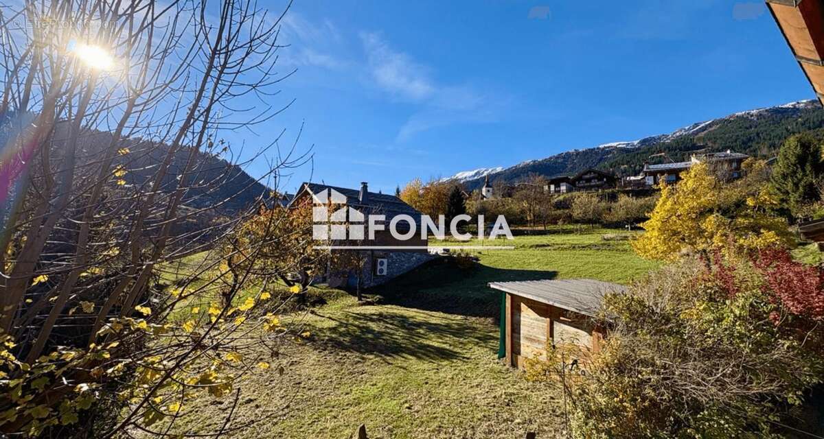 Maison à LES ALLUES