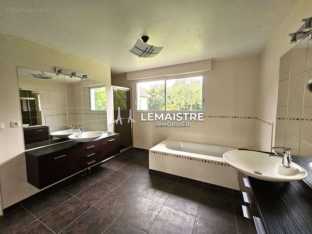 Maison à FONTAINE-LA-MALLET