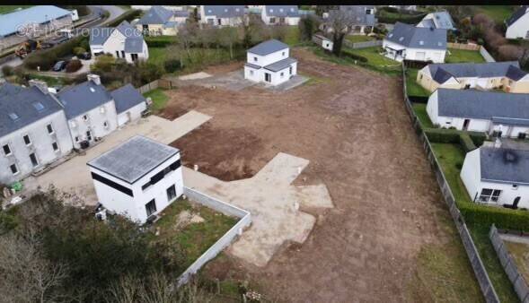 Terrain à LE DRENNEC