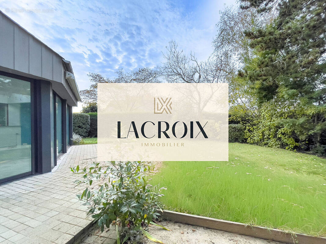 Maison à LA CHAPELLE-DES-FOUGERETZ