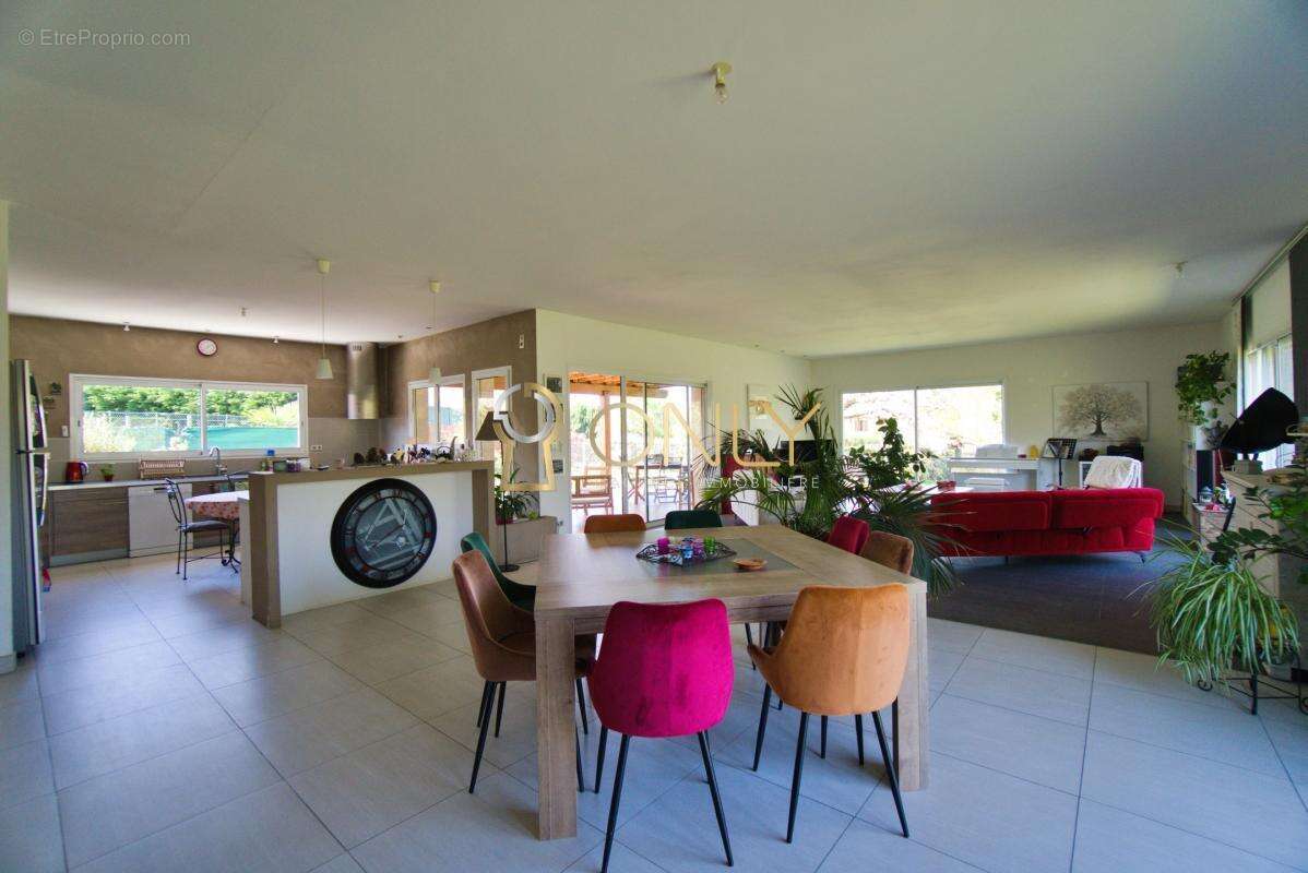 Maison à SAINT-DIDIER-DE-FORMANS