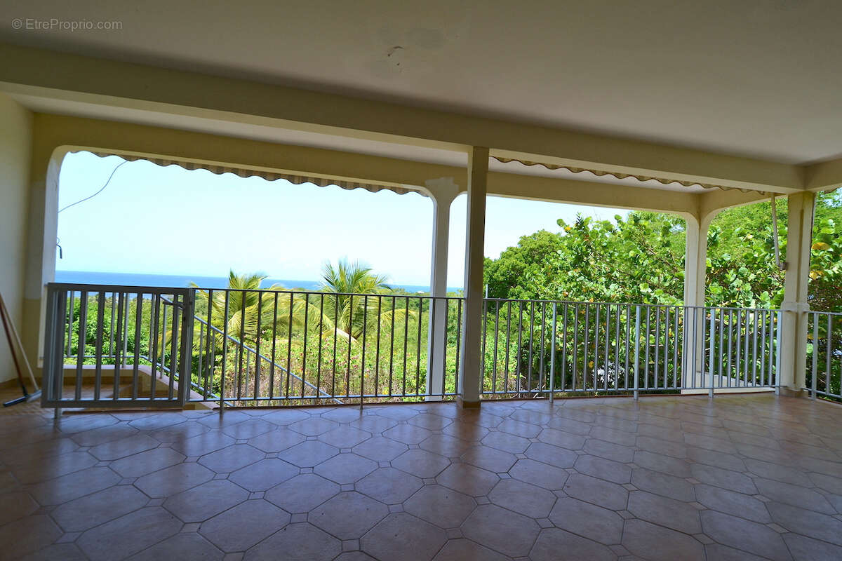 EXCLUSIVITÉ   Villa avec vue mer panoramique sur 1800 m2 de terrain. - photo 4
