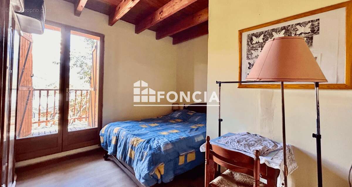 Maison à LES CHAPELLES