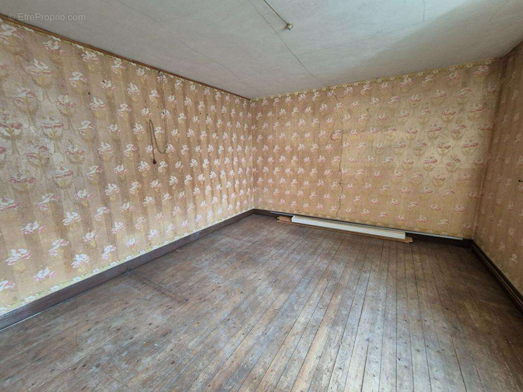 Maison à CONFLANS-SUR-LANTERNE