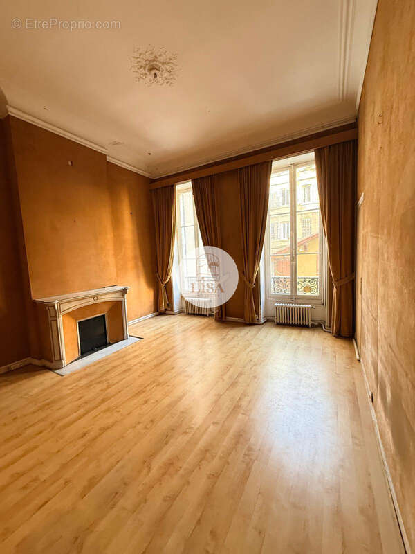 Appartement à MARSEILLE-1E