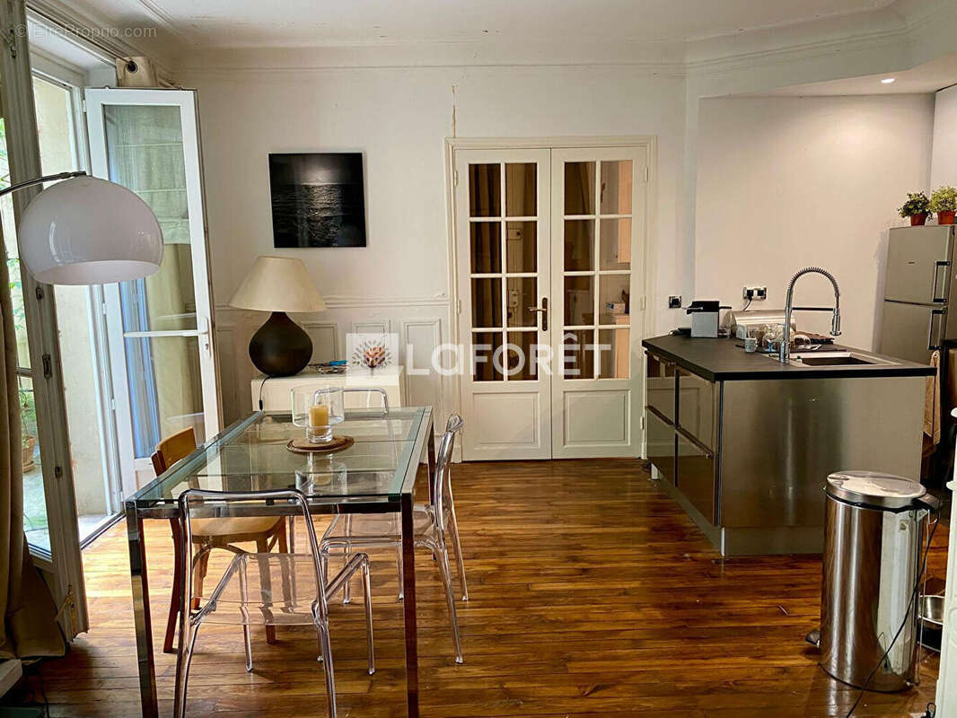 Appartement à PARIS-15E
